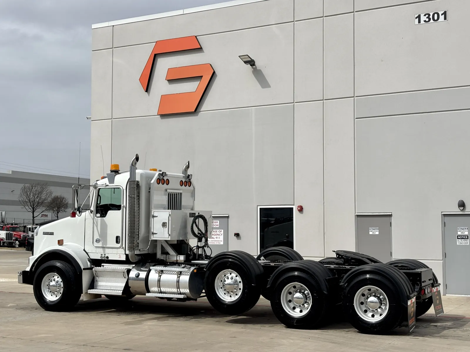 2015 Kenworth T800 - image 6