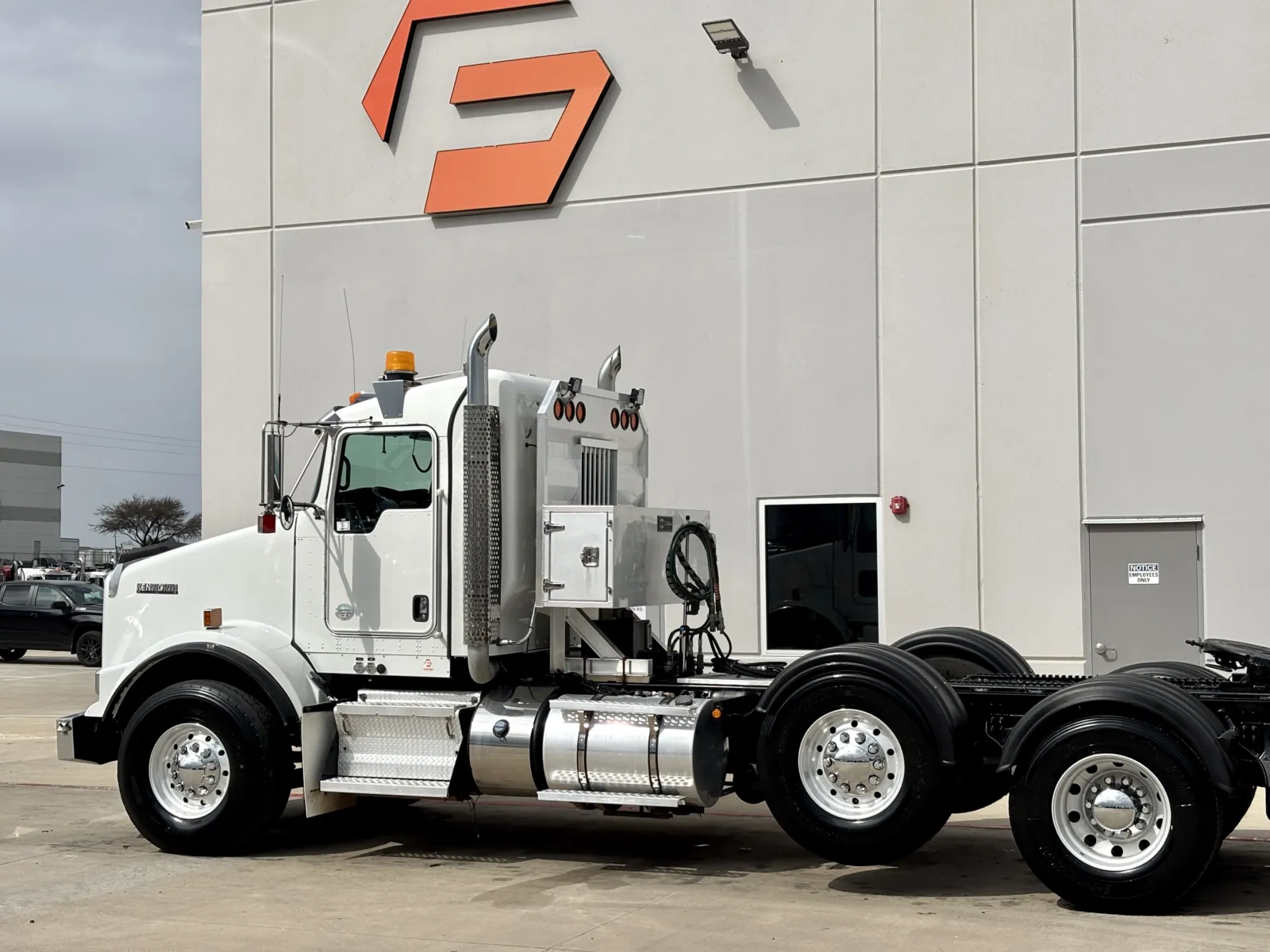2015 Kenworth T800 - image 8