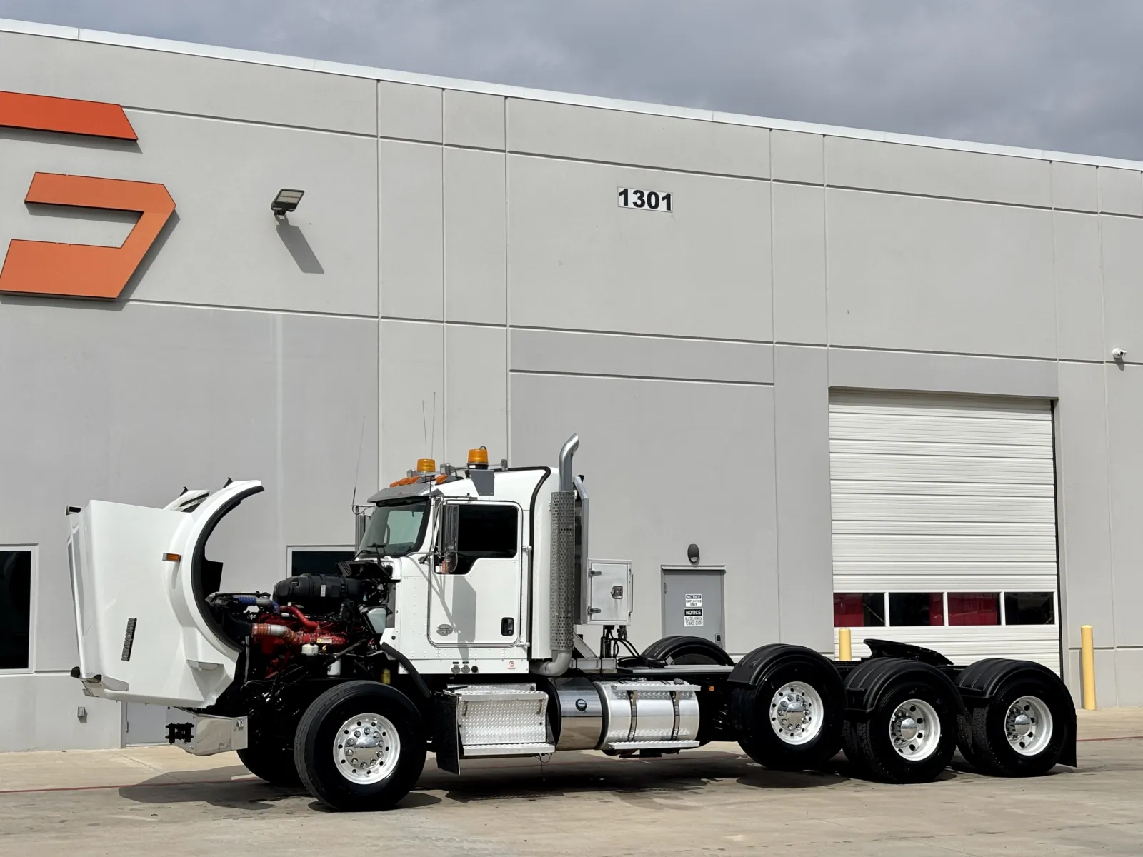 2015 Kenworth T800 - image 10