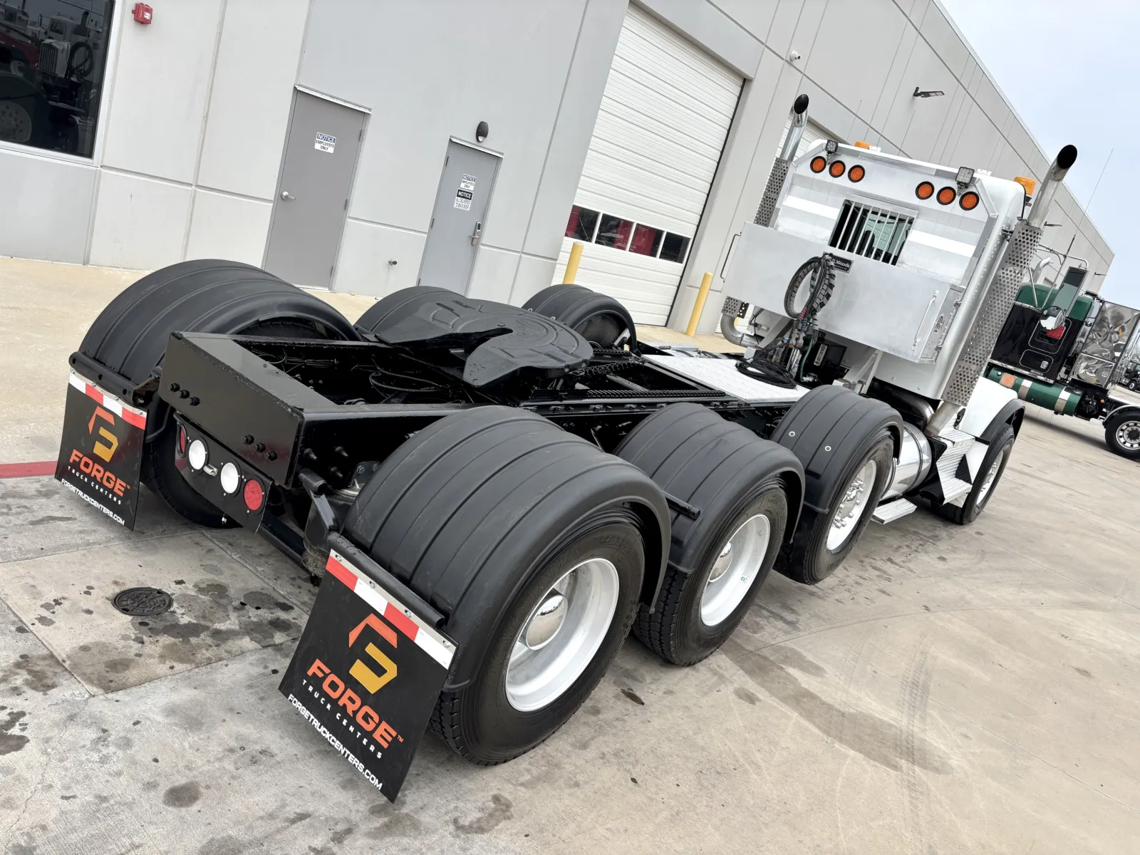 2015 Kenworth T800 - image 11