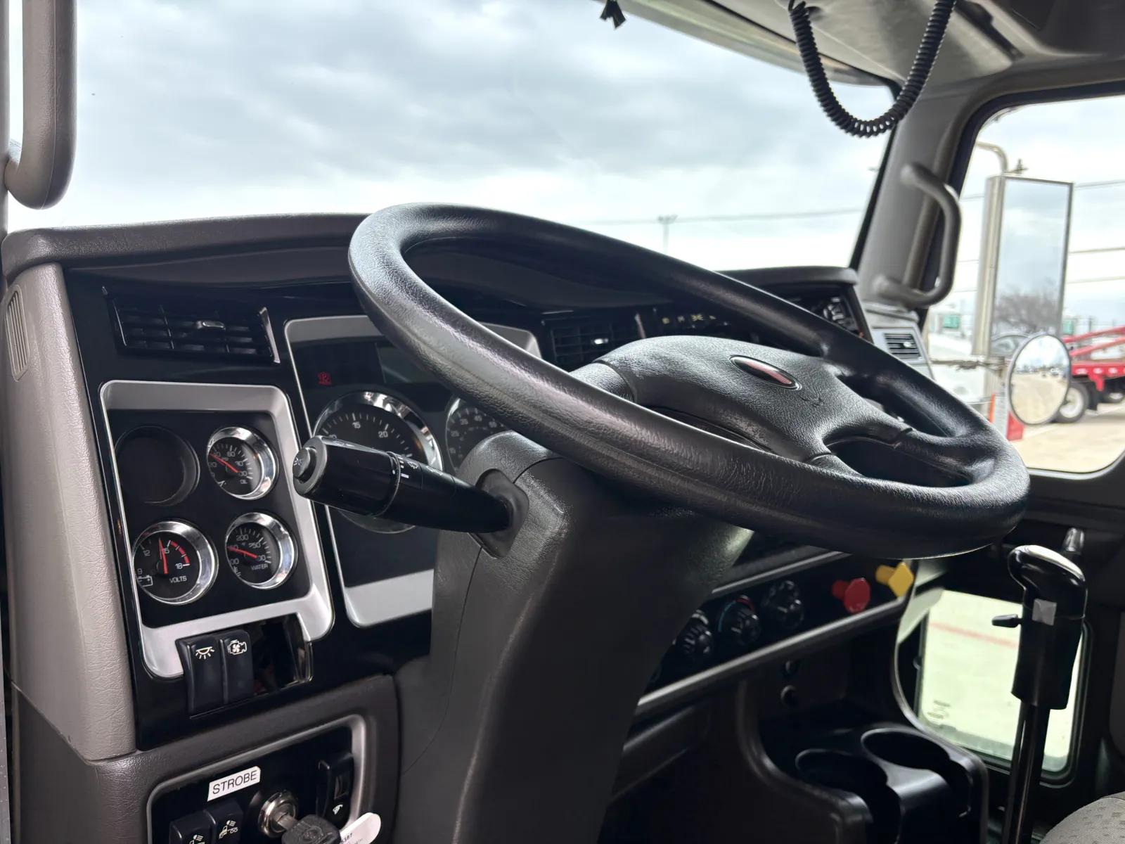 2015 Kenworth T800 - image 15