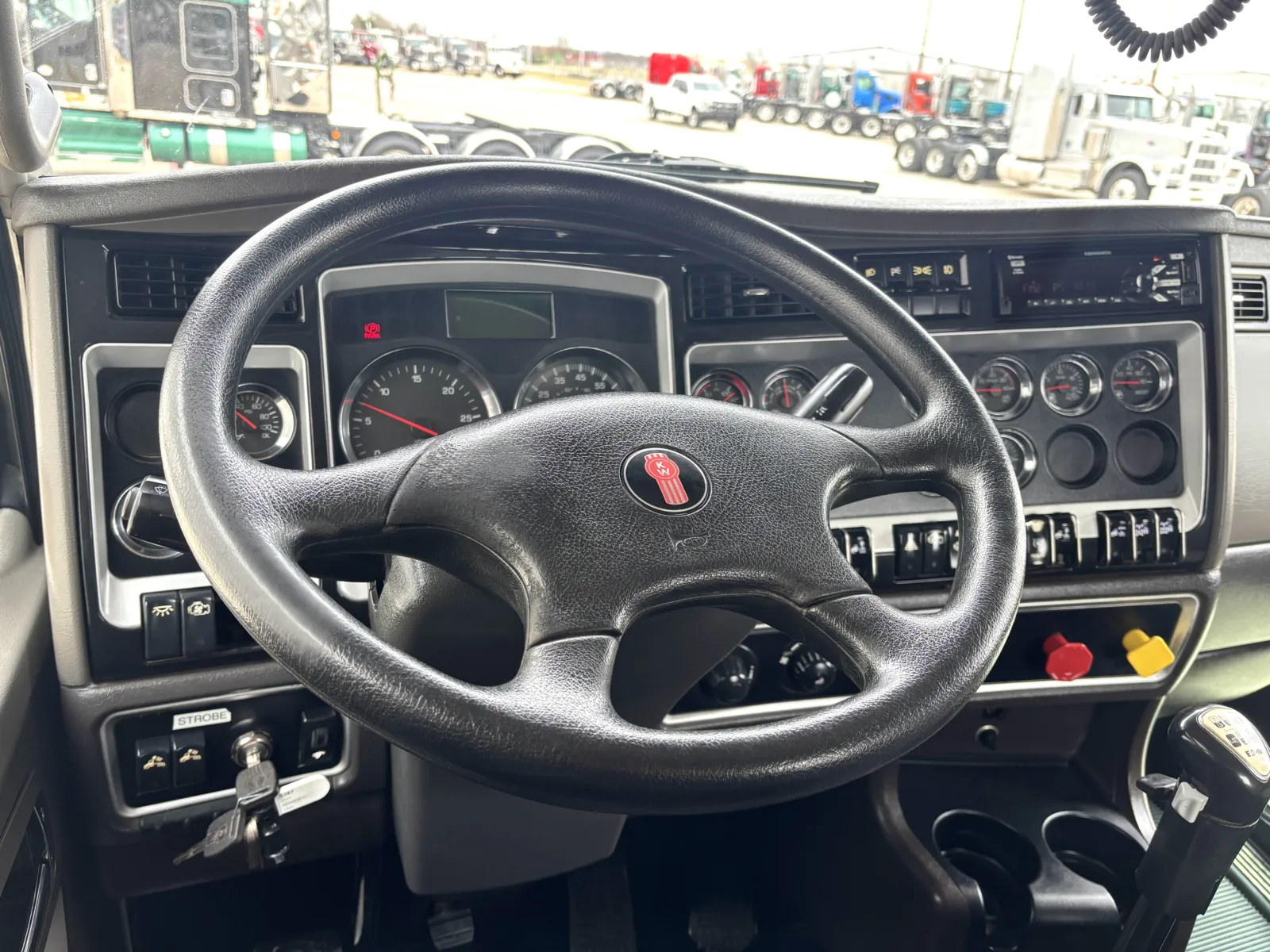 2015 Kenworth T800 - image 16