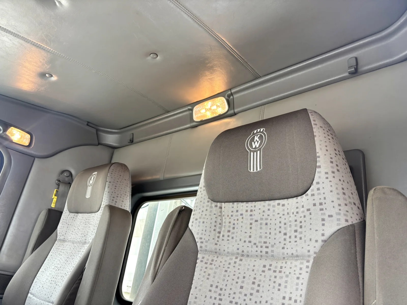 2015 Kenworth T800 - image 20