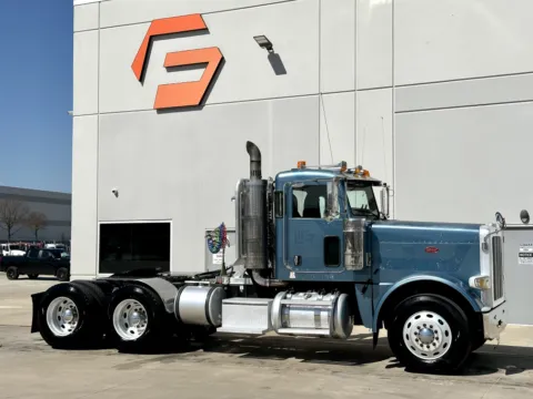 2009 PETERBILT 388 for sale in Hutchins, TX