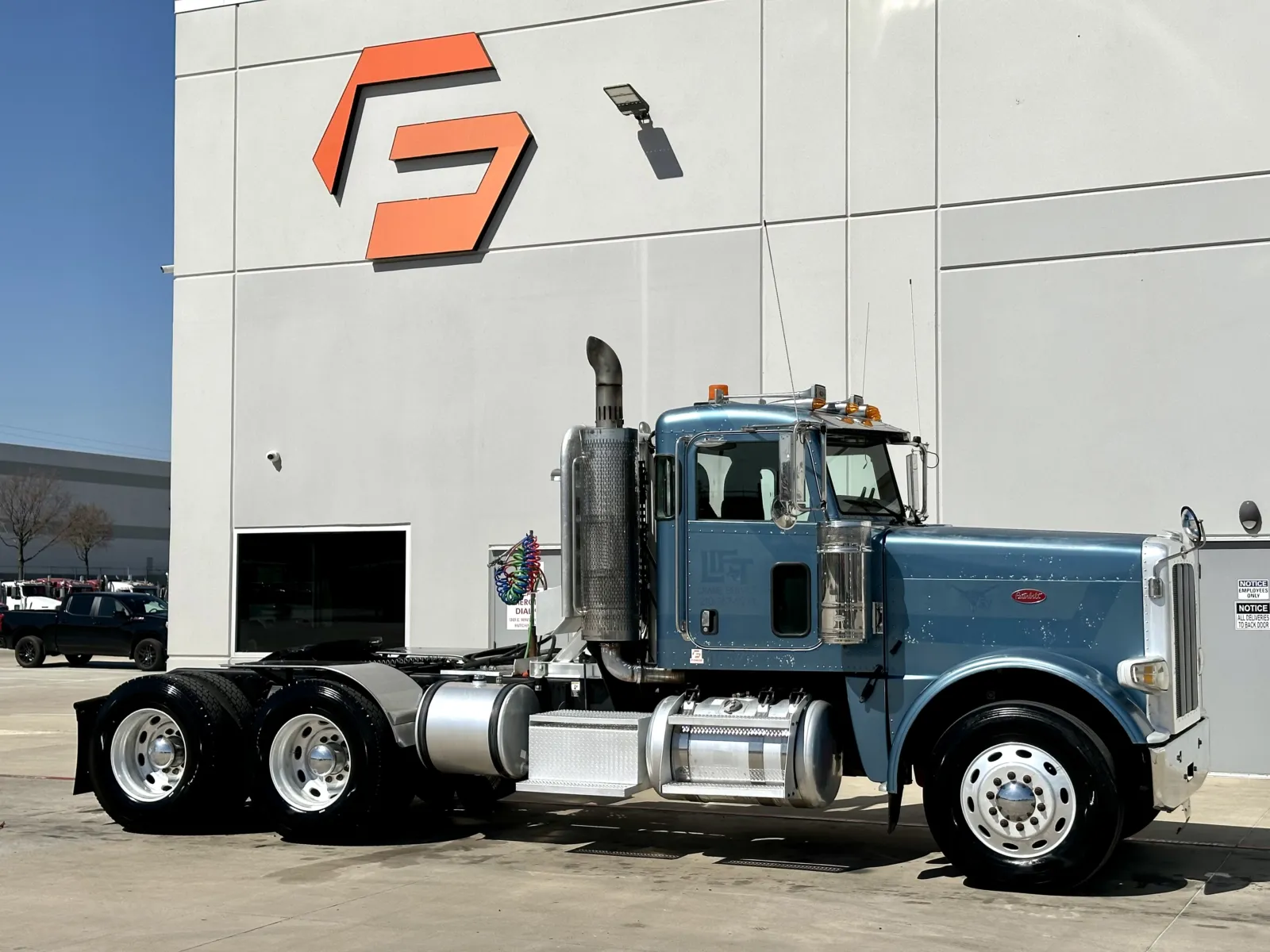 2009 Peterbilt 388 for sale in Hutchins, TX