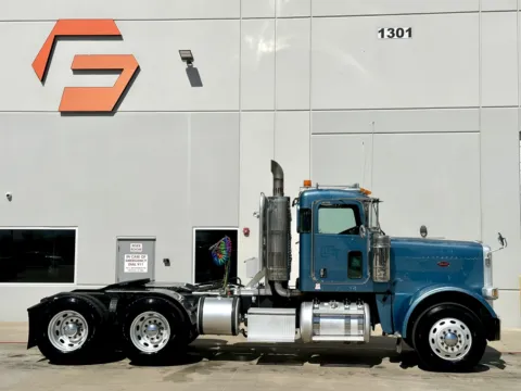 Another view of 2009 PETERBILT 388 for sale in Hutchins, TX at Forge Truck Centers - Texas