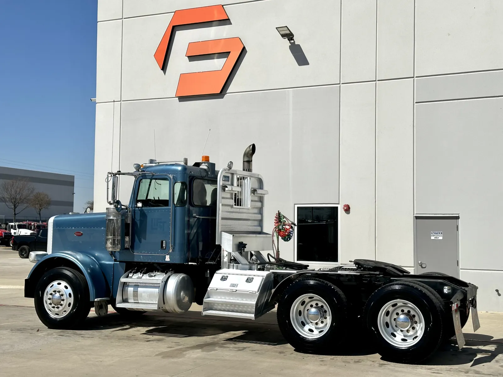 2009 Peterbilt - image 6