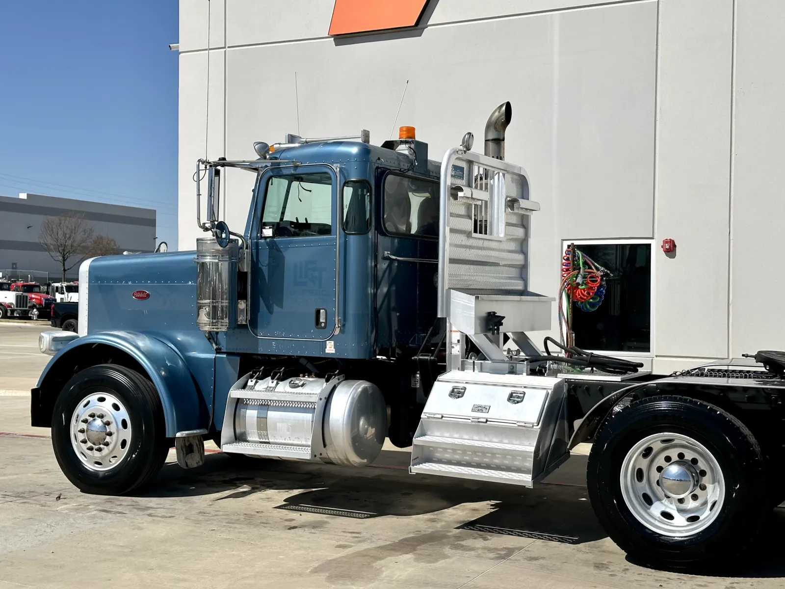 2009 Peterbilt - image 8