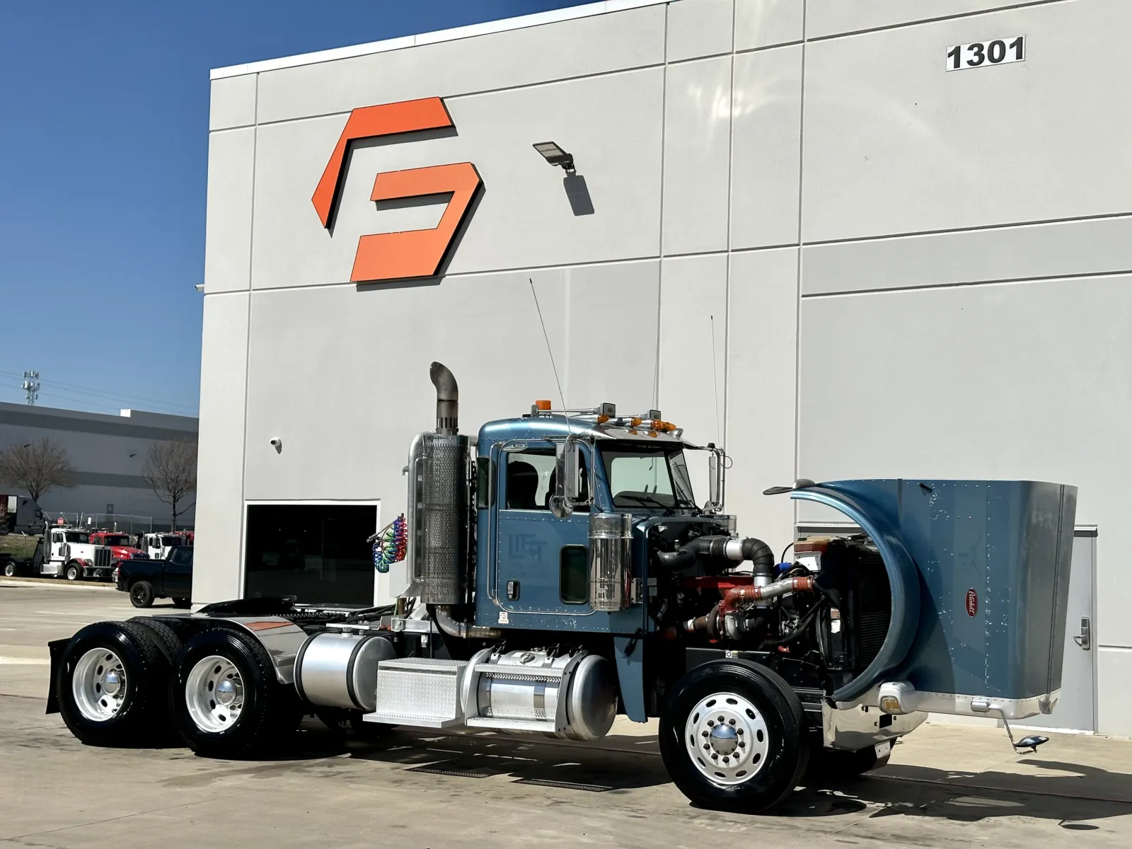 2009 Peterbilt - image 9