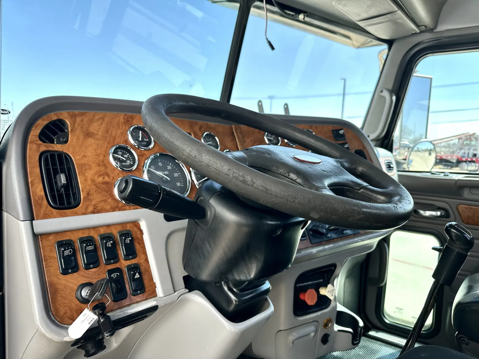 2009 Peterbilt - image 15