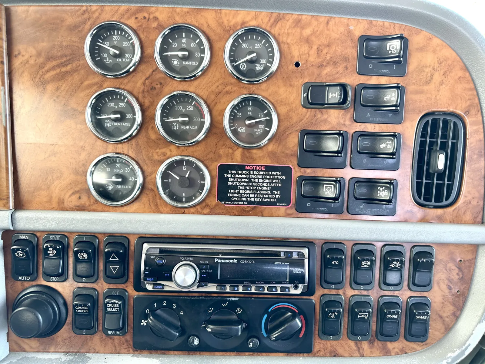 2009 Peterbilt - image 18