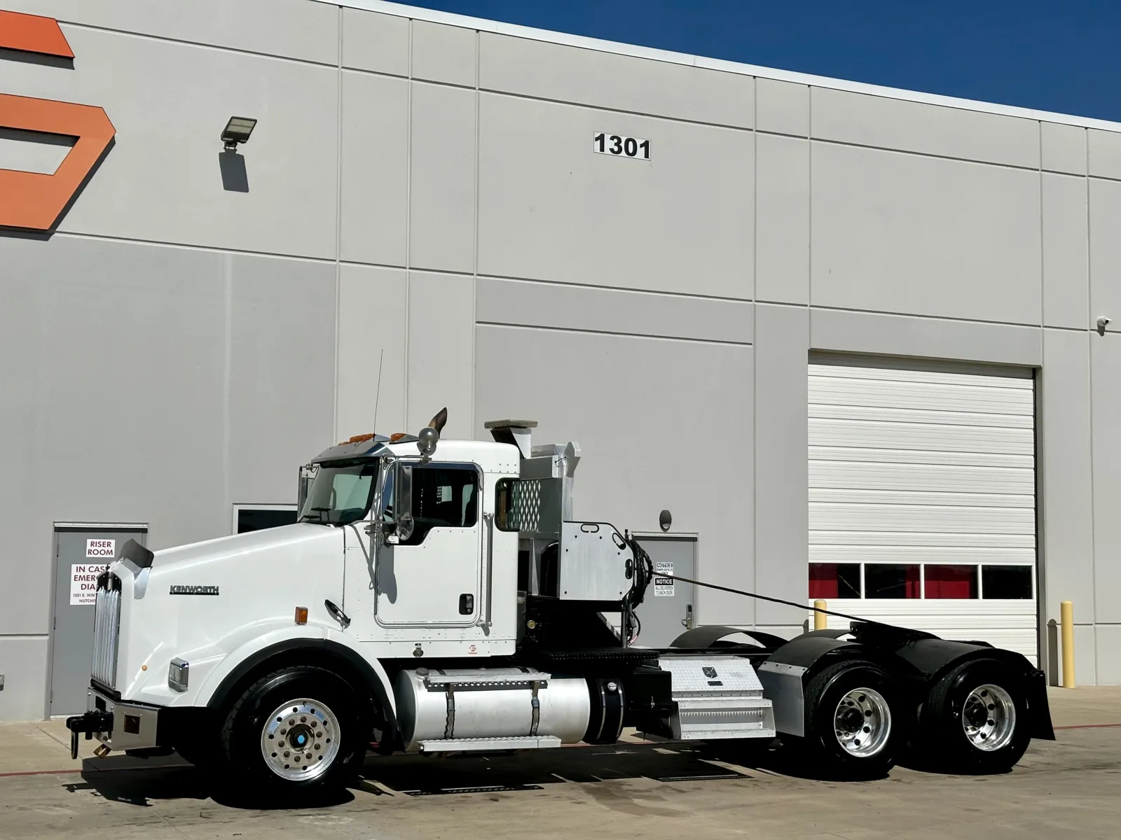 2012 Kenworth T800 - image 2