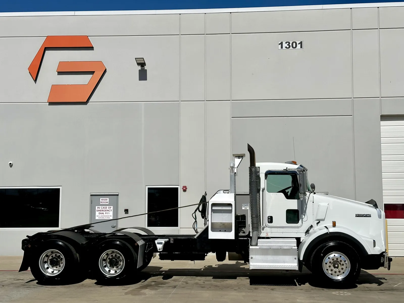 2012 Kenworth T800 - image 3