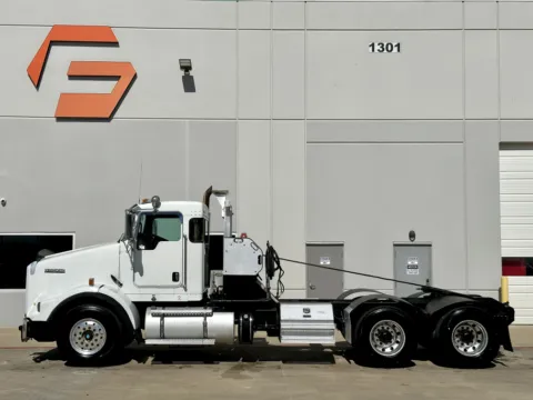 More photos of 2012 KENWORTH T800 at Forge Truck Centers - Texas, TX