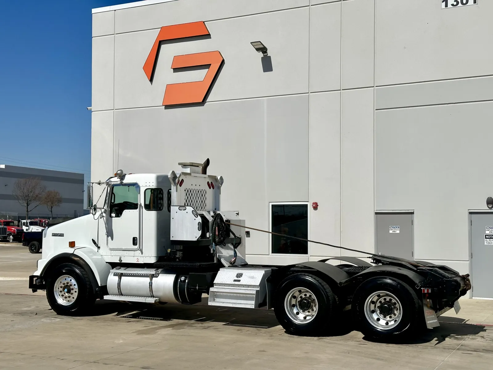 2012 Kenworth T800 - image 6