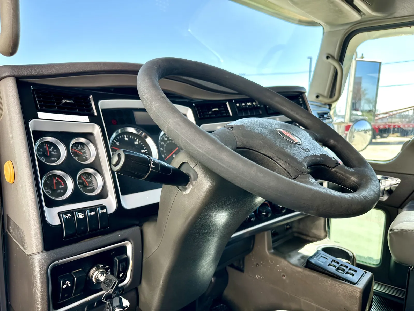 2012 Kenworth T800 - image 15