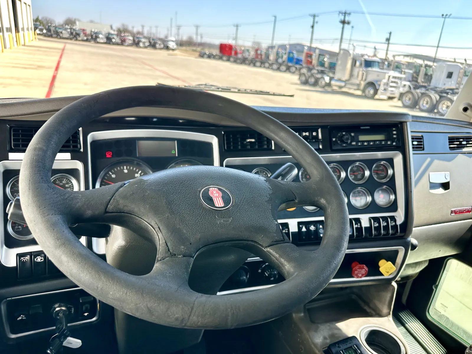 2012 Kenworth T800 - image 16