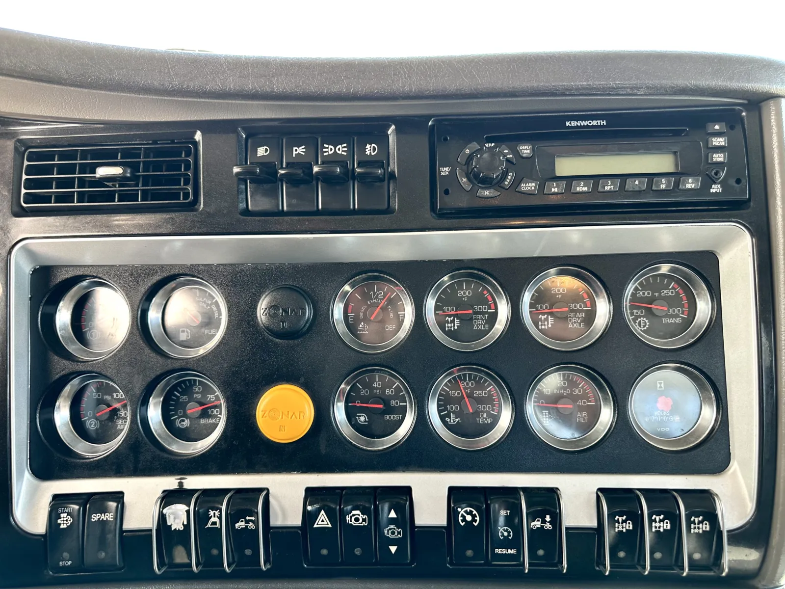 2012 Kenworth T800 - image 18