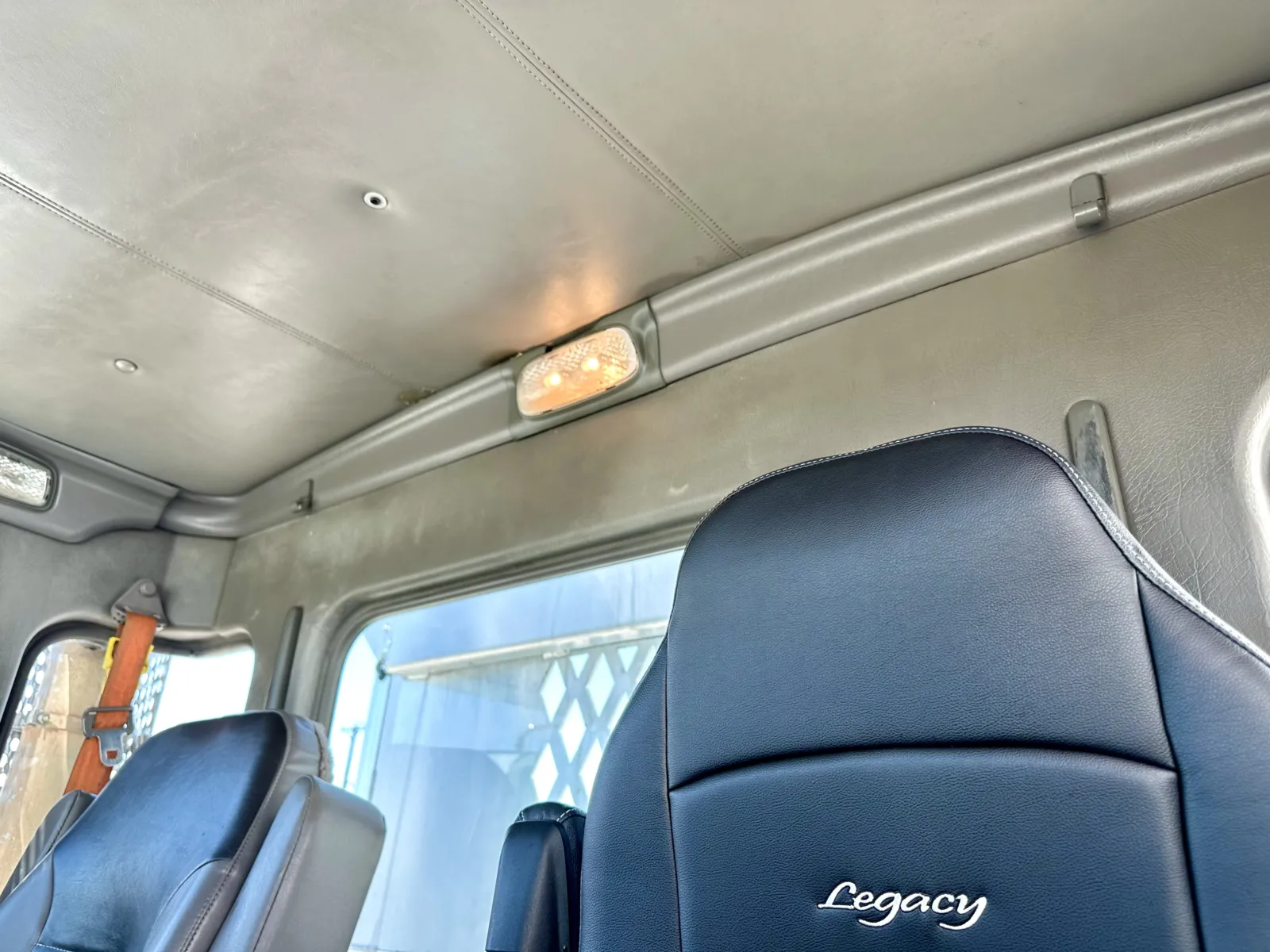 2012 Kenworth T800 - image 20