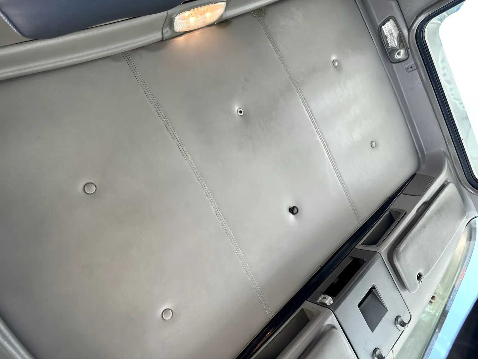 2012 Kenworth T800 - image 21