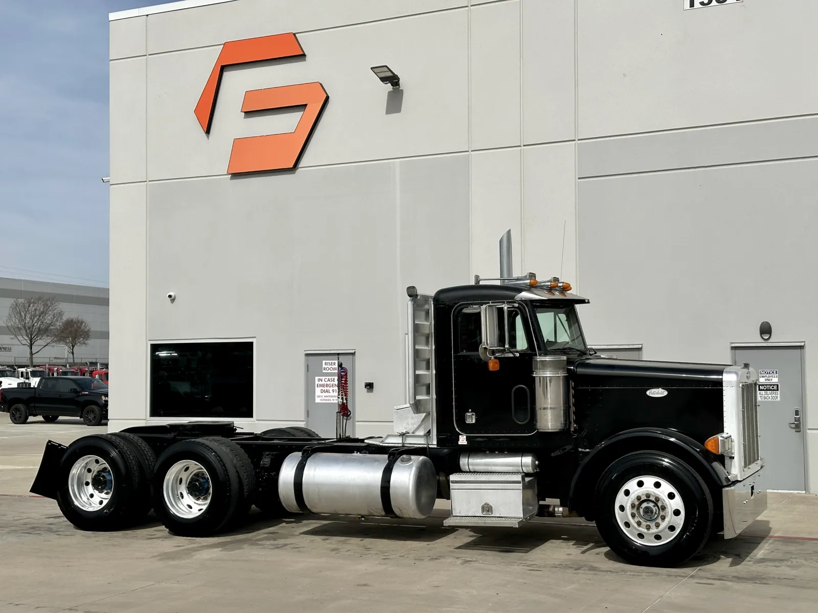 1996 PETERBILT 379 for sale in Hutchins, TX
