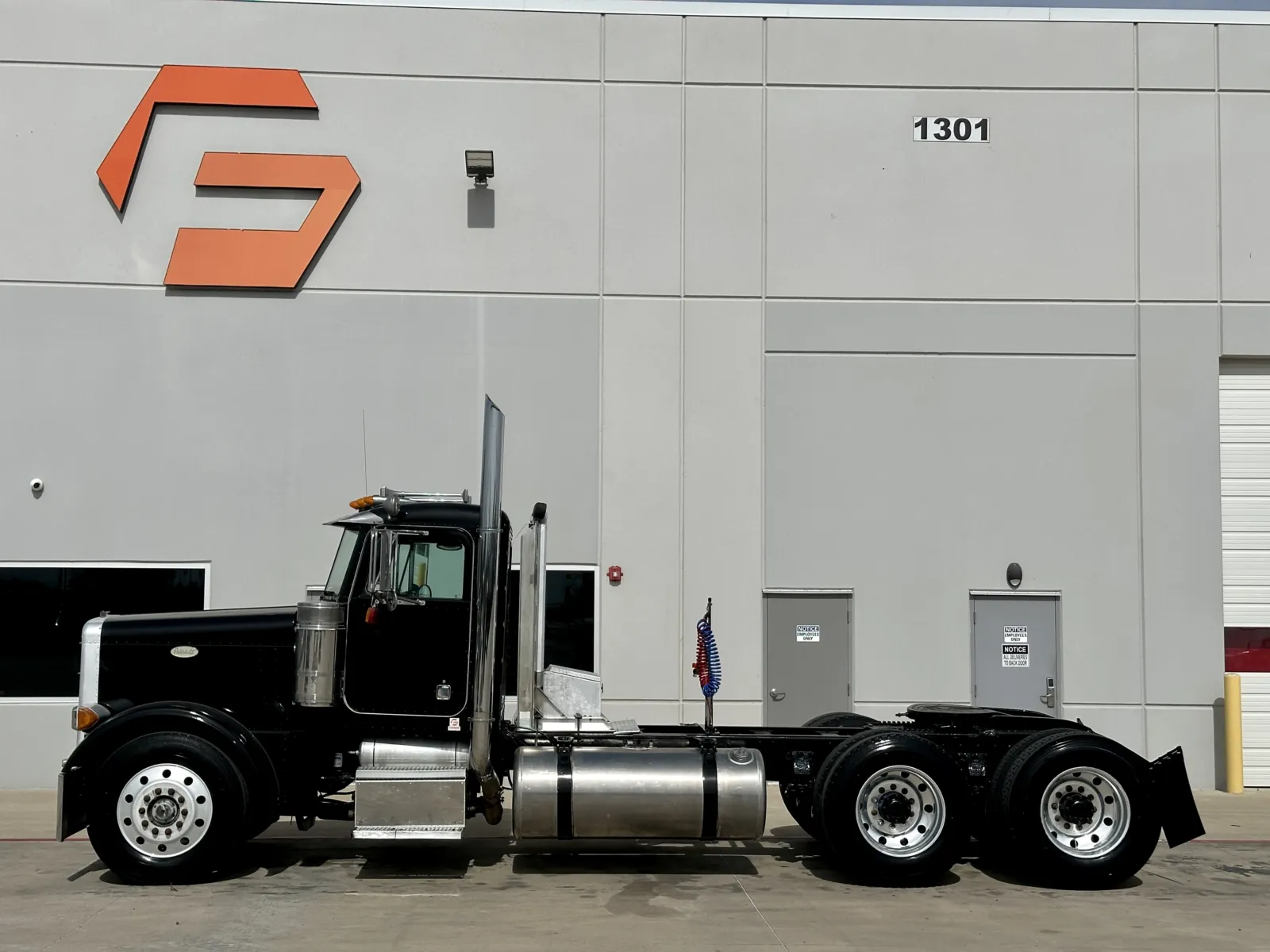 1996 Peterbilt - image 4