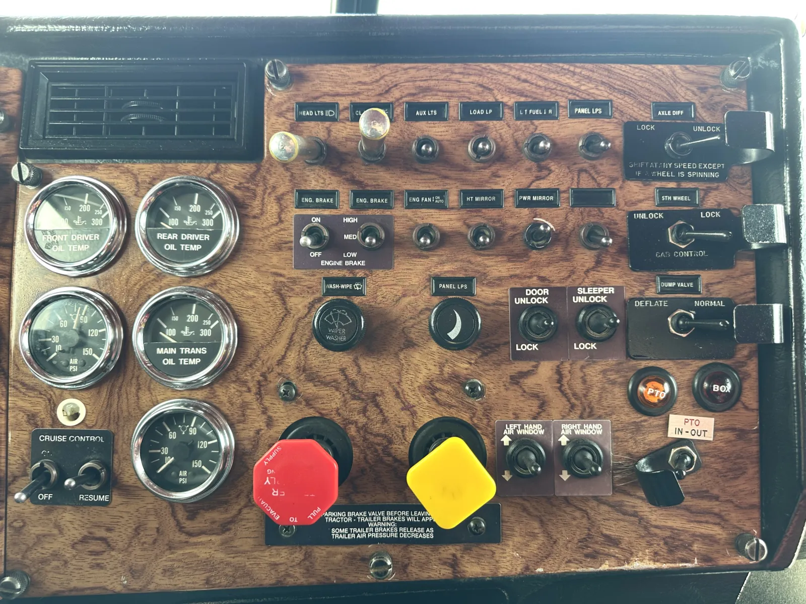 1996 Peterbilt - image 17