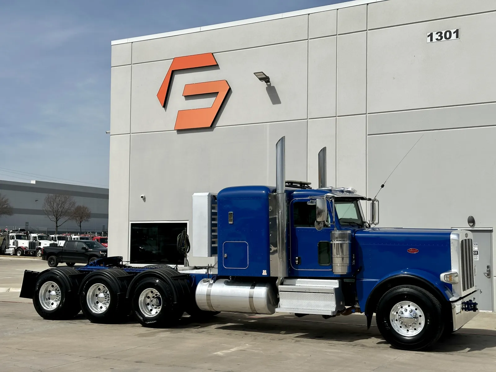 2019 Peterbilt 389 - image 1