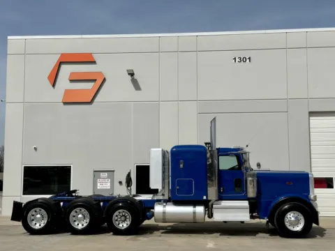 Another view of 2019 PETERBILT 389 for sale in Hutchins, TX at Forge Truck Centers - Texas