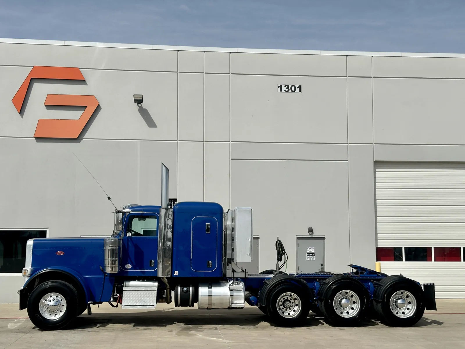 2019 Peterbilt 389 - image 4