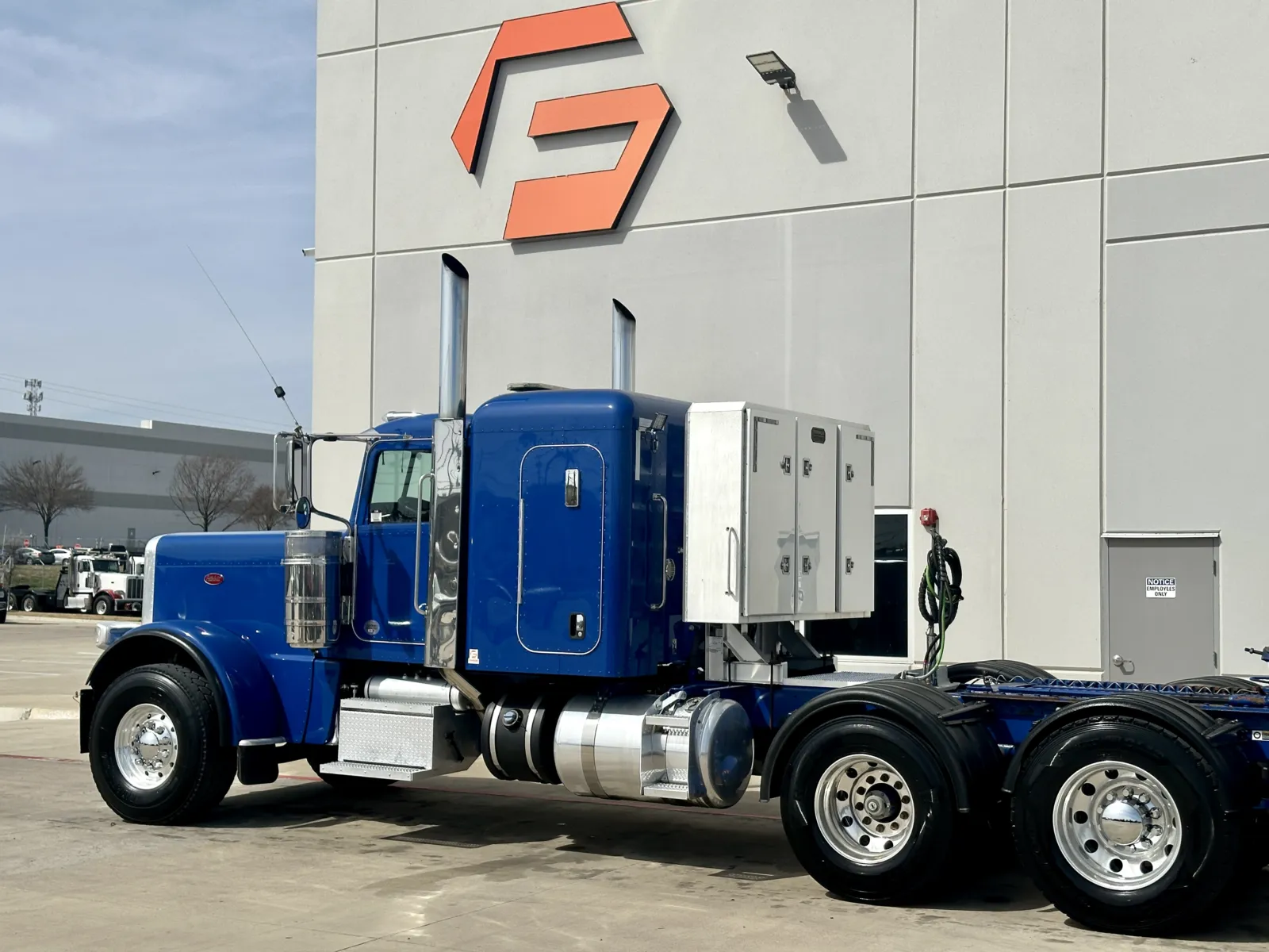 2019 Peterbilt 389 - image 8