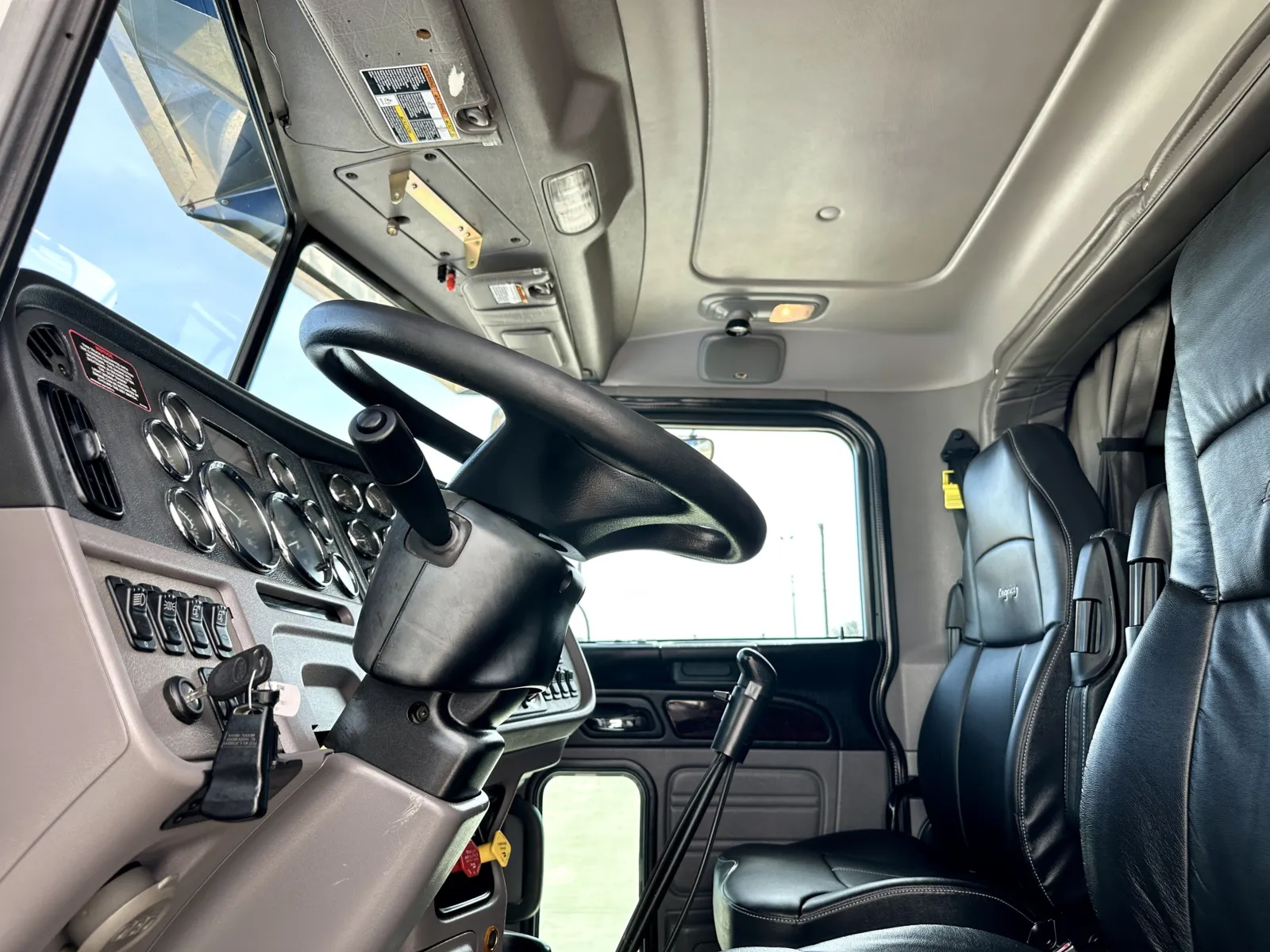 2019 Peterbilt 389 - image 13