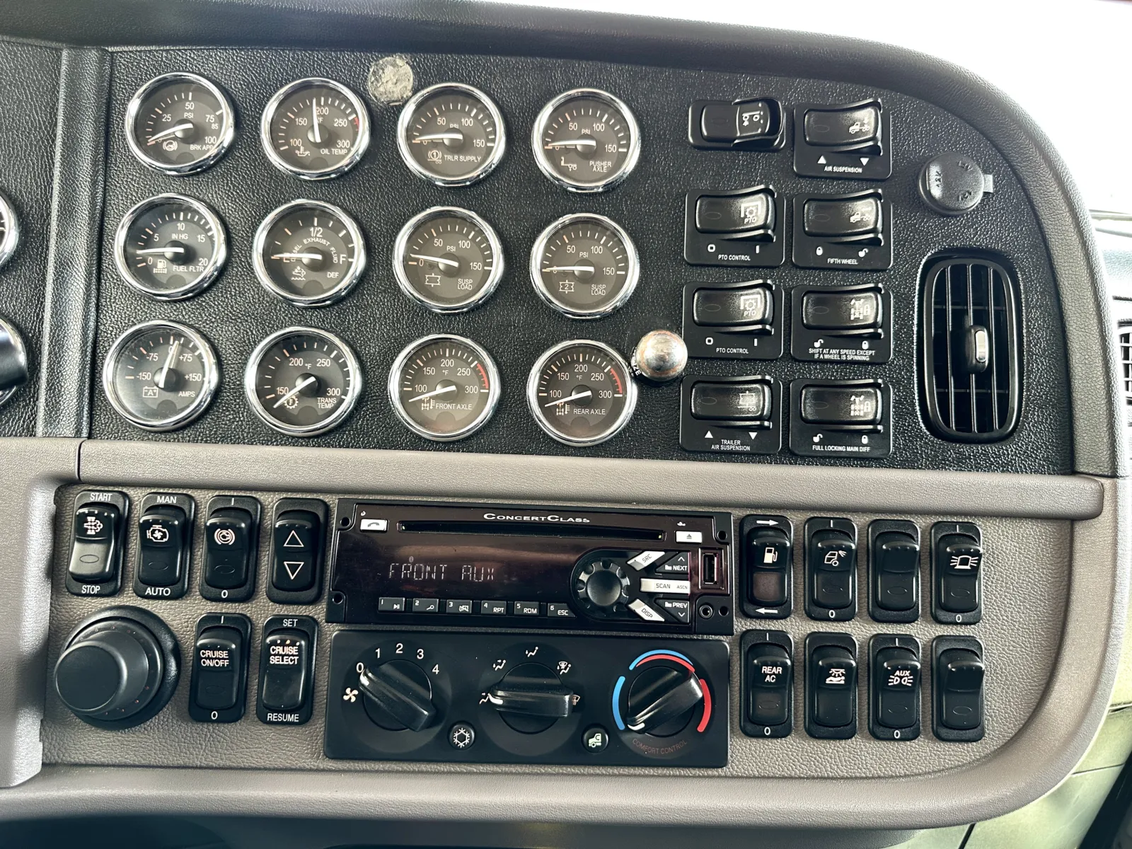 2019 Peterbilt 389 - image 17