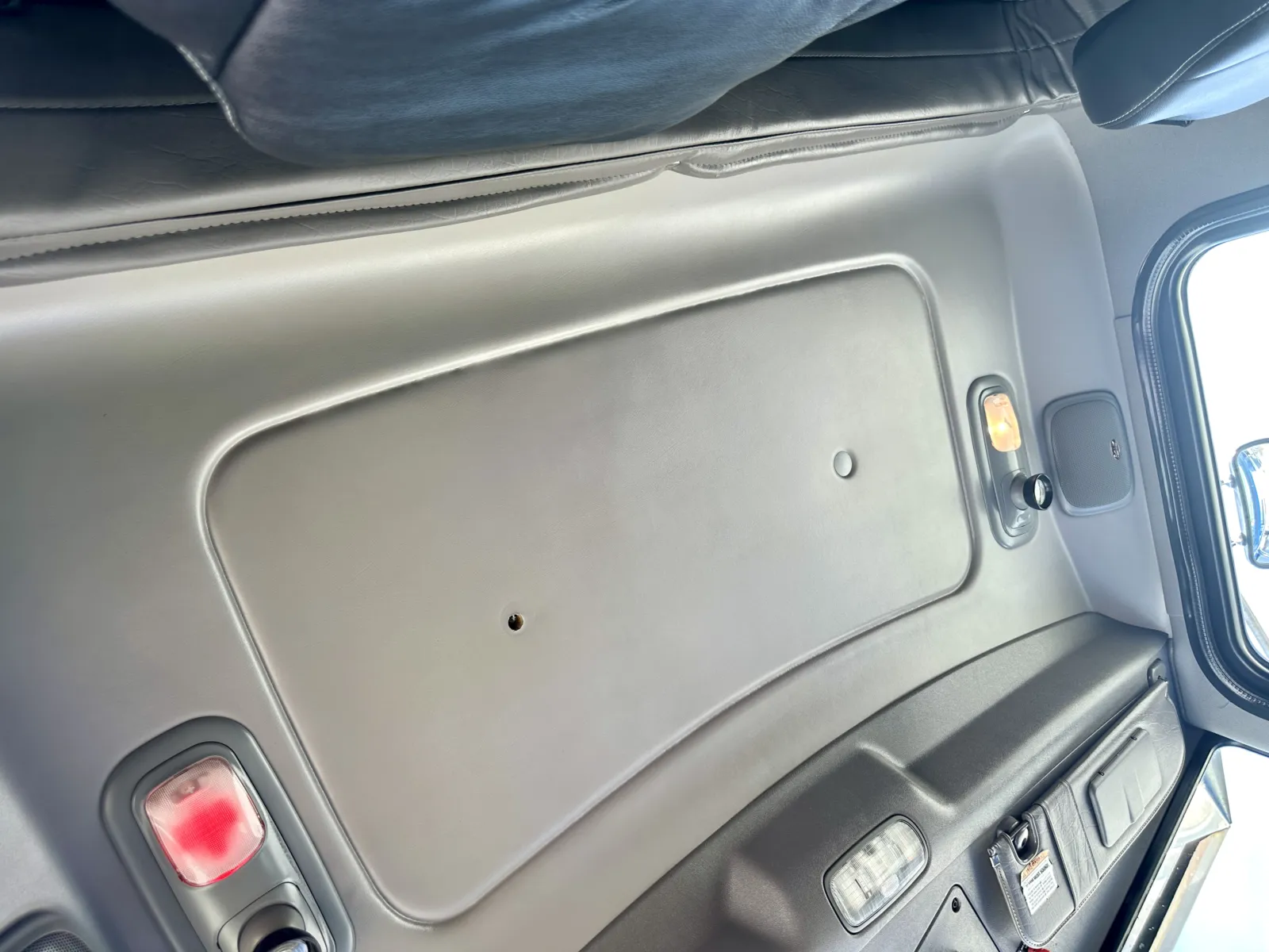 2019 Peterbilt 389 - image 20