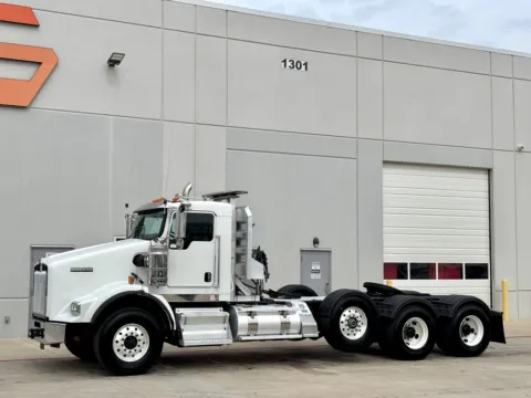 Photos of 2017 KENWORTH T800 for sale in Hutchins, TX at Forge Truck Centers - Texas