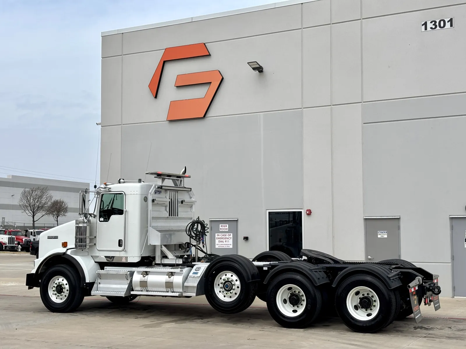 2017 Kenworth T800 - image 6