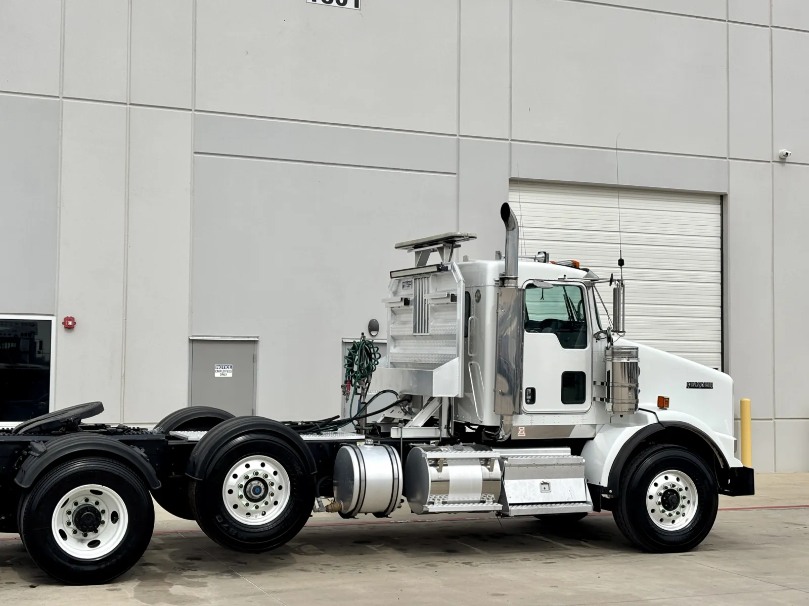 2017 Kenworth T800 - image 7