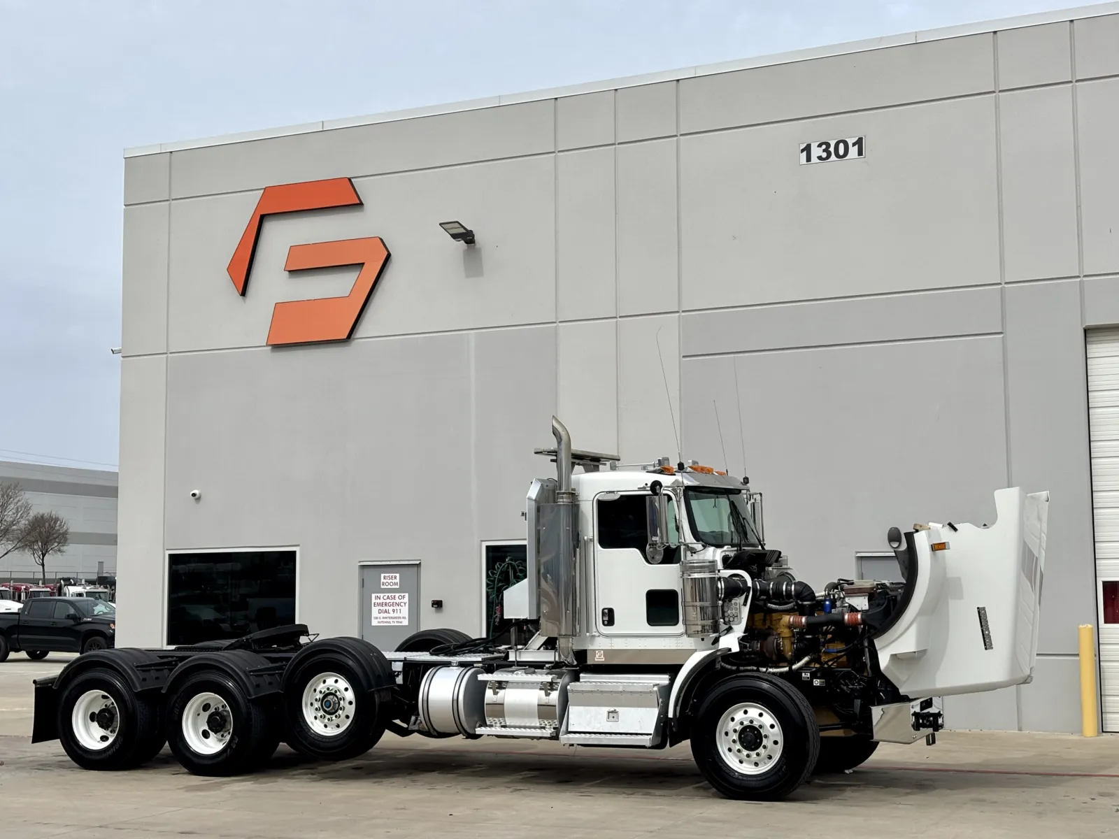 2017 Kenworth T800 - image 9