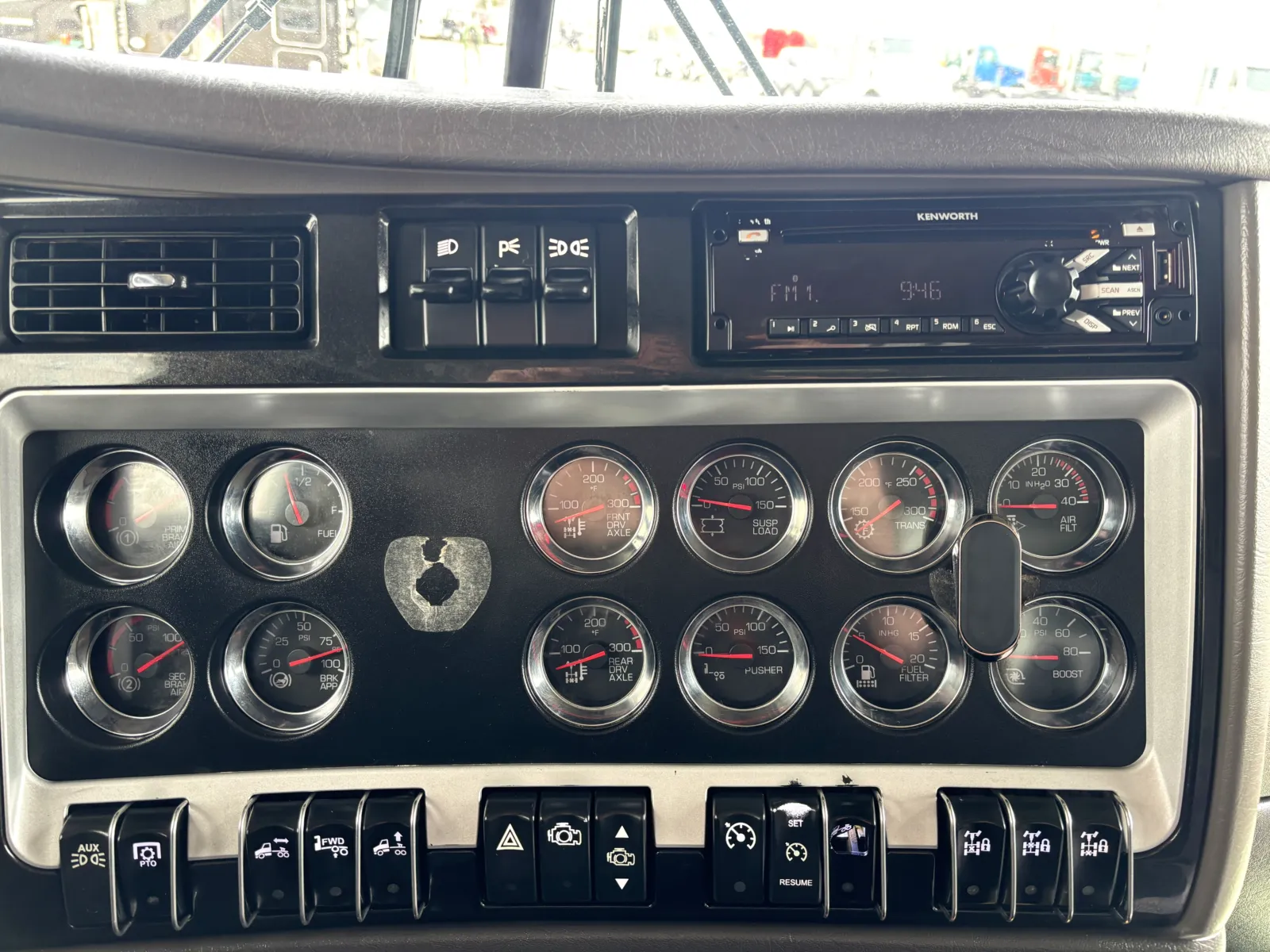 2017 Kenworth T800 - image 17