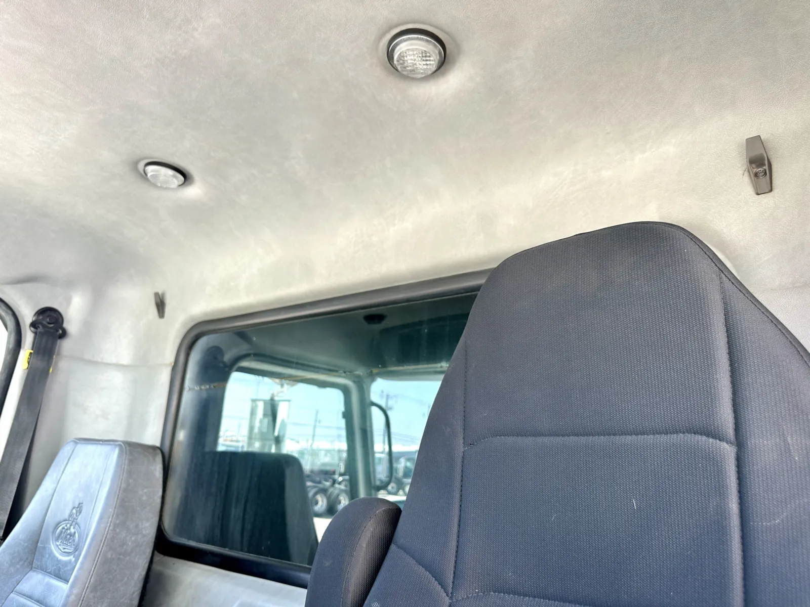 2013 Mack - image 20