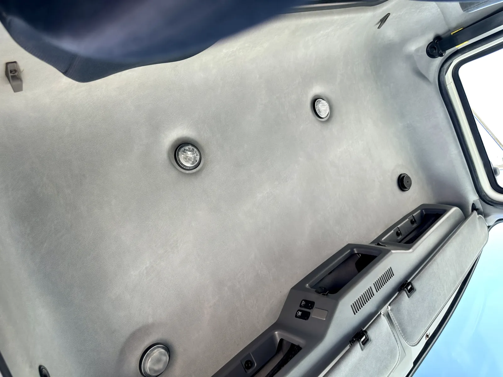 2013 Mack - image 21