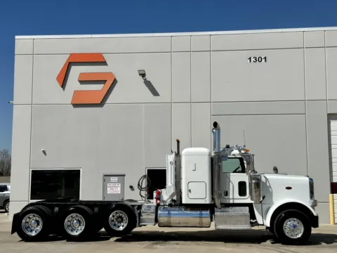 Another view of 2016 PETERBILT 389 for sale in Hutchins, TX at Forge Truck Centers - Texas
