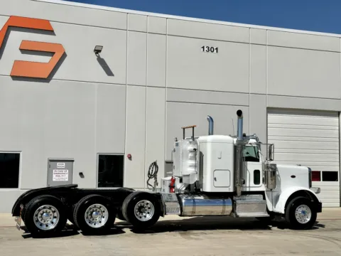More photos of 2016 PETERBILT 389 at Forge Truck Centers - Texas, TX