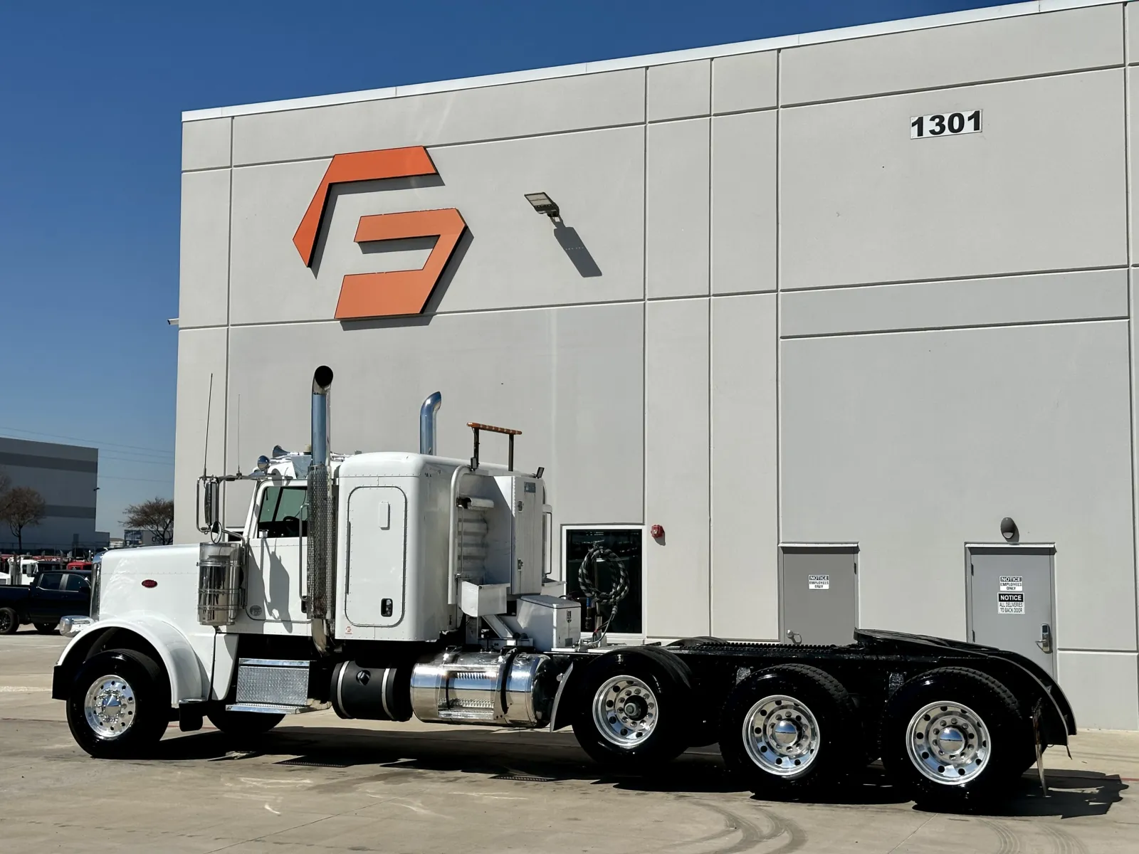2016 Peterbilt 389 - image 6
