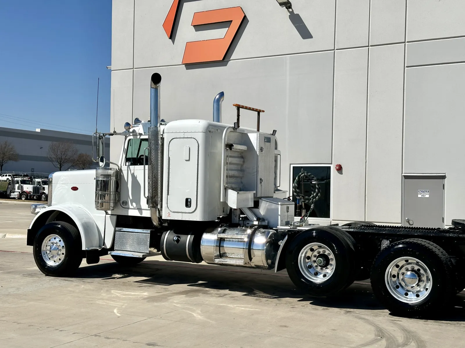 2016 Peterbilt 389 - image 8