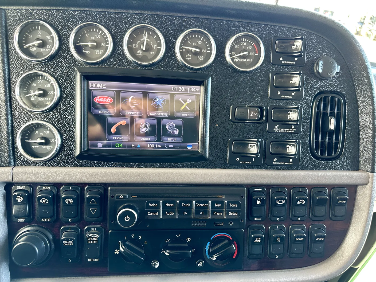 2016 Peterbilt 389 - image 18