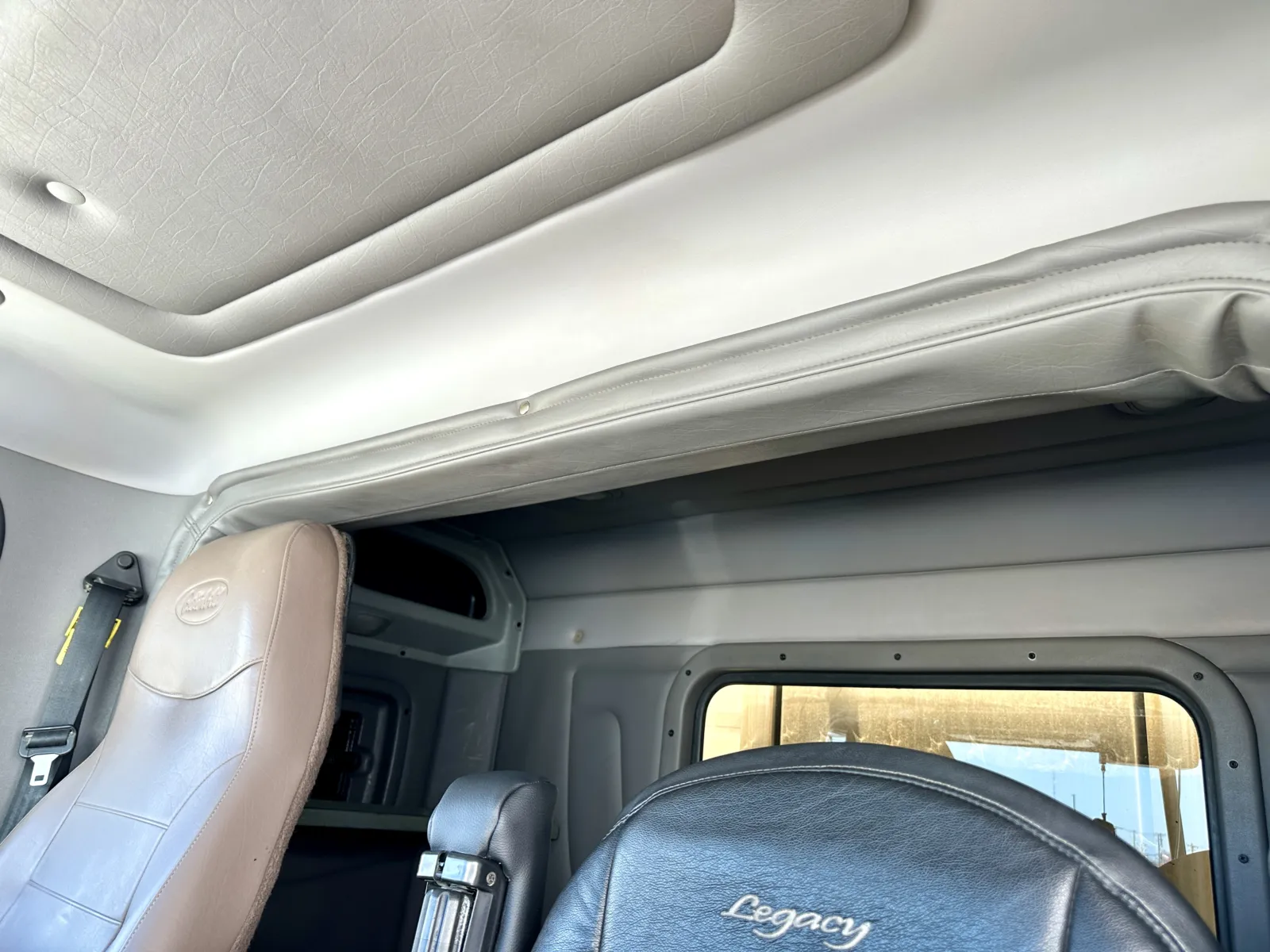 2016 Peterbilt 389 - image 20