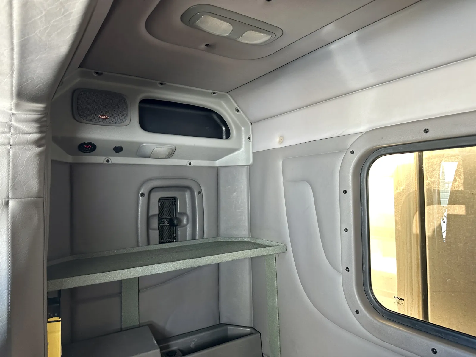 2016 Peterbilt 389 - image 22