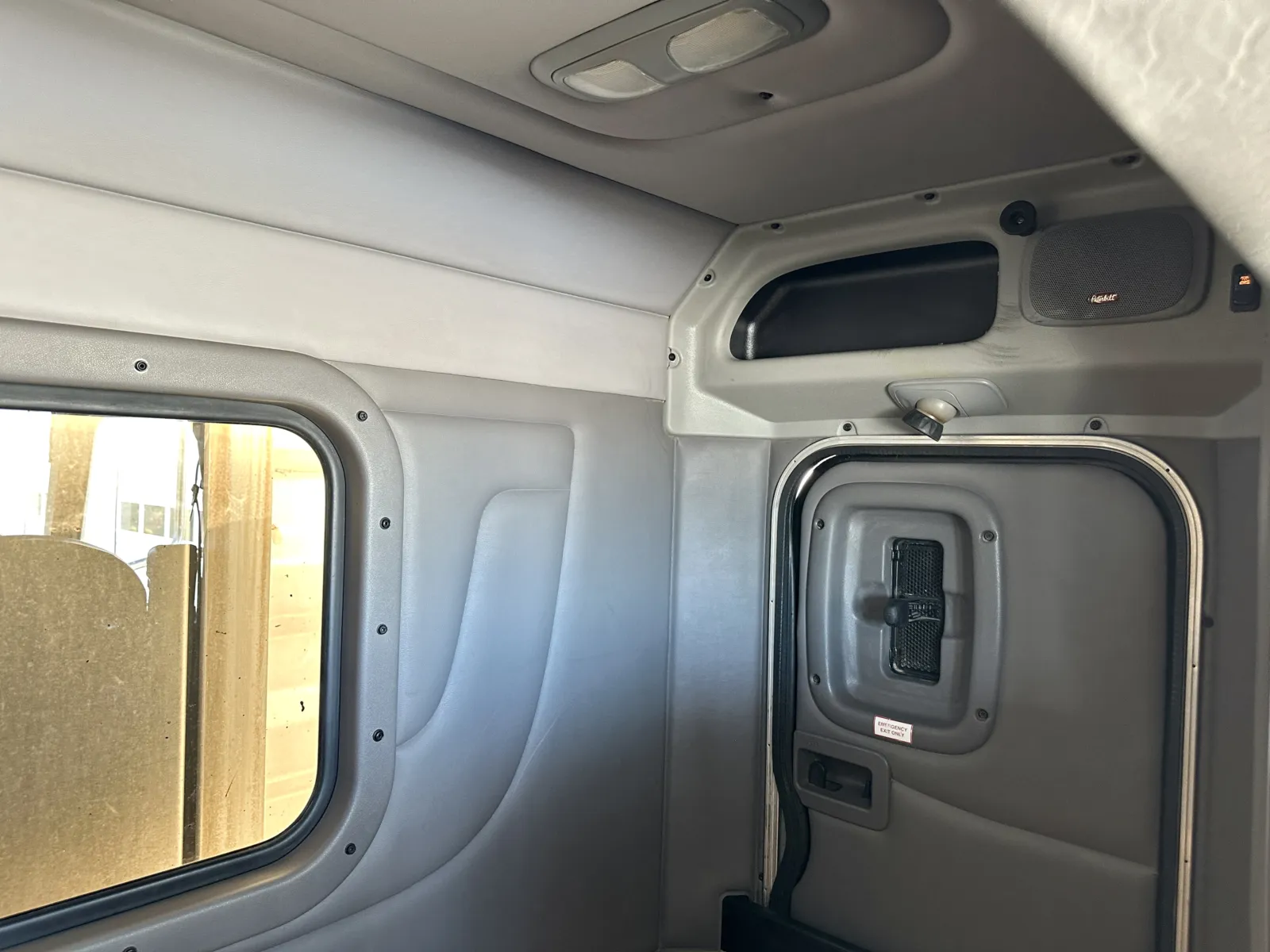 2016 Peterbilt 389 - image 24