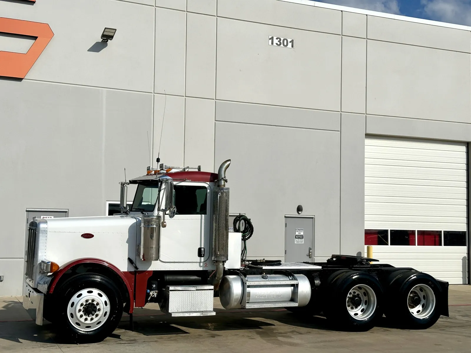 2006 Peterbilt - image 2